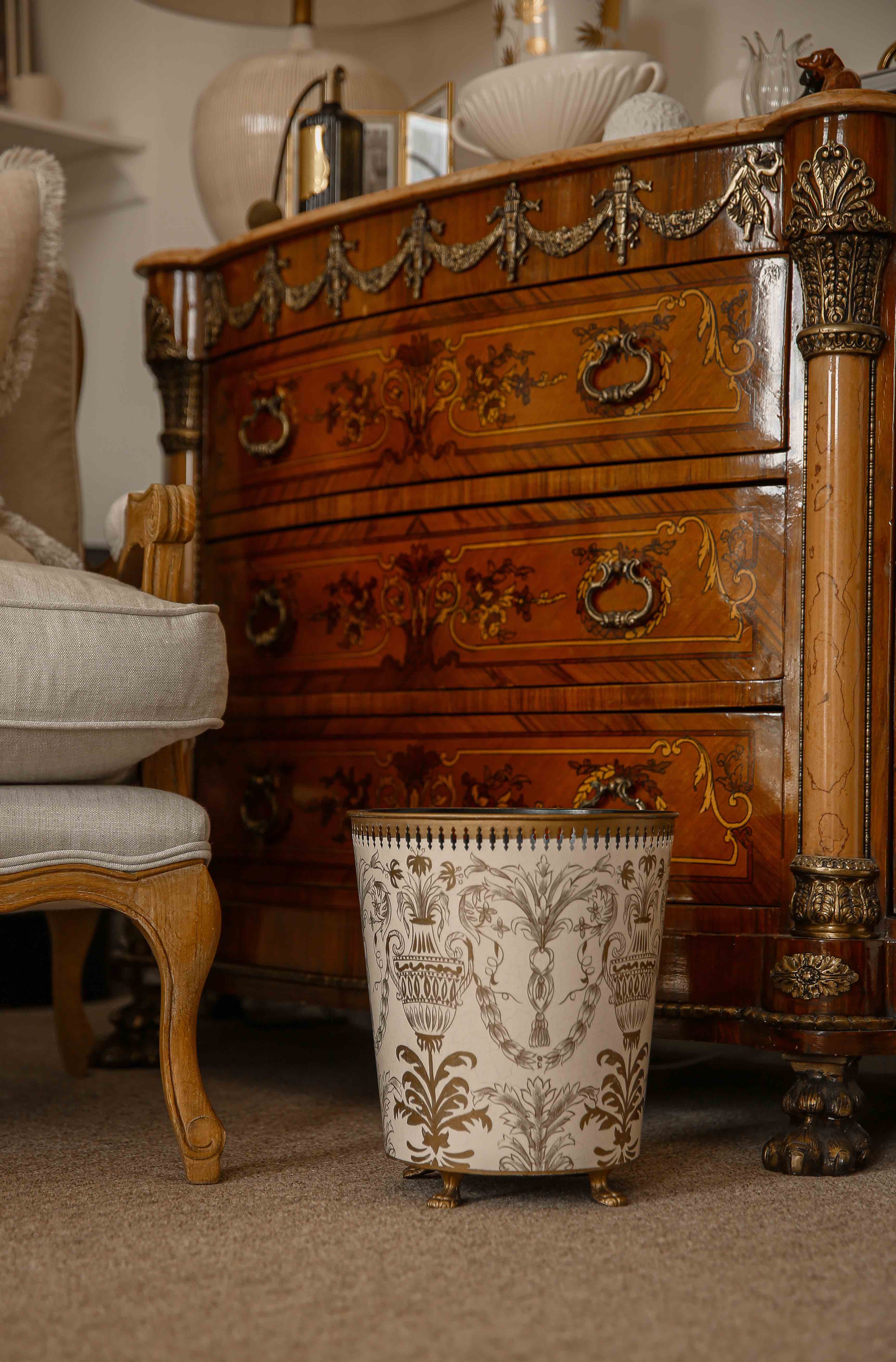 beautiful heritage maximalist room accessories